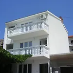 Apartment Judith Tisno
